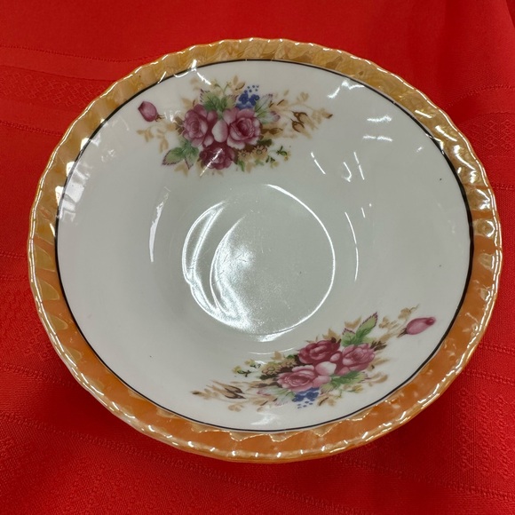 Vintage Floral Gold Rimmed Bowl, made in Japan. - Picture 2 of 6